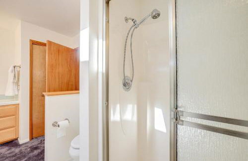 Sudden Valley Home about 1 Block to Lake Whatcom! - Foto 18