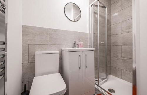 8 Bedroom, 8 En suite, 12 beds, Fast Wifi, Contractors, Parking - Foto 38