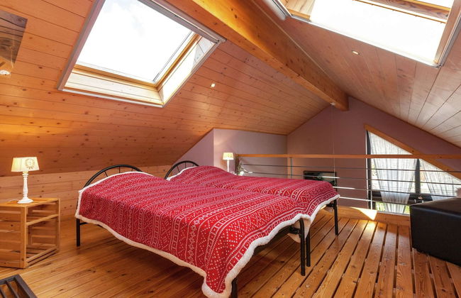 La Roche Cozy Forest Escape - Photo 2