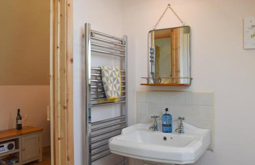 The Bee Hive - Photo 15