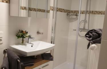 Neu Gemütliche Ferienhaus mit 3 Ferienwohnungen "Max " , " Leonore " und "Beatrice" - Foto 11