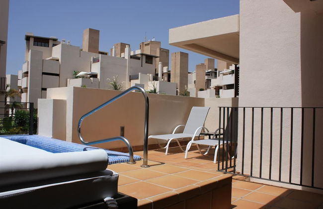 Apartment with Private Swimming Pool - Photo 15