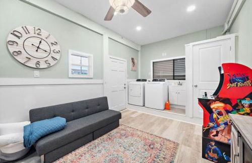 Cozy beach house with ocean views, fire pit and game room - Photo 20