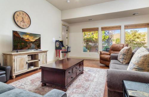 A super variety of games, golf carts, & unique decor near Zion National Park! - Foto 10