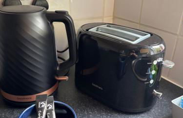 Garrick's Suite-Home away from Home- suitable for couples retreat, Contractors and NHS- free parking - Foto 5