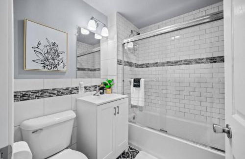 Ingersoll Immersion: Your Urban 4BR Retreat! - Foto 9