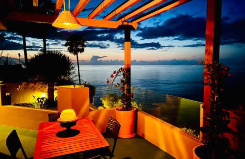 Villa con piscina climatizada y vistas al mar - Foto 3