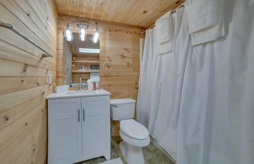 Kodak Getaway with Covered Decks and Game Room! - Foto 17