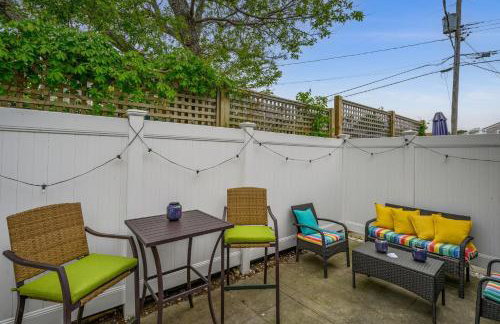 Charming Dennis Port Getaway for Two with Pool Walk to Beach - Photo 17