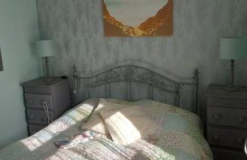 3 Bed Chalet - Sleeps 6 - Parking - Garden - Wifi - Foto 7
