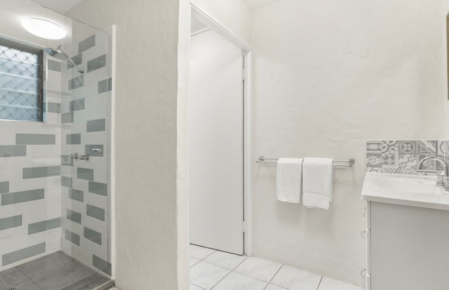 Tropical Unit with Private Fenced Garden Close to The Beach 5 - Foto 13