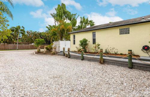 Tropical Oasis with Heated Pool - Photo 41