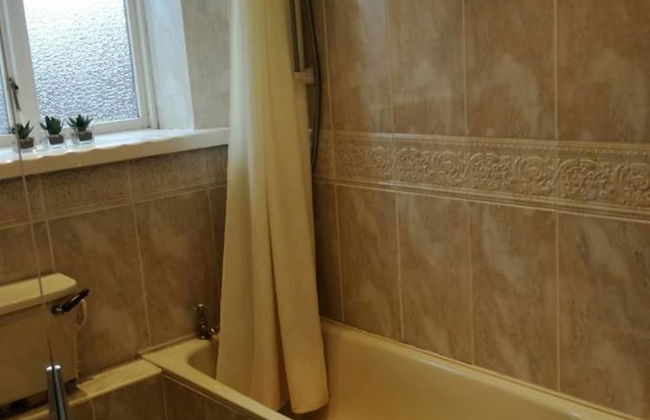 Flat - Sleeps 4 - Parking - Close to Airport - Foto 12