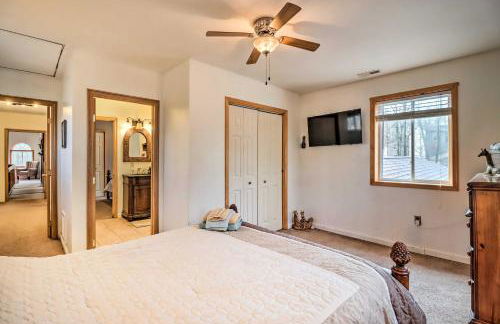 Game Room and Lake Access Albrightsville Home! - Foto 21