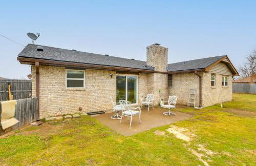 5 Mi to Museum of the Great Plains Home with Patio - Foto 22