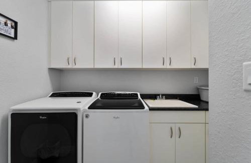 Sun-Soaked & Tranquil Getaway Relaxing Pool Area - Foto 13