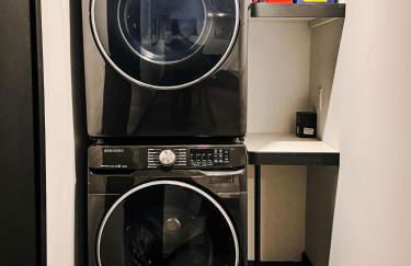 Haven at Cedar Haus Luxury 1BR Escape w Hot Tub EV Charger Gourmet Kitchen Fully Fenced Yard Dogs OK - Foto 61