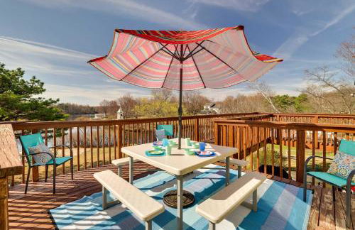 Dock and Fire Pit Lakefront Poconos Retreat! - Foto 25