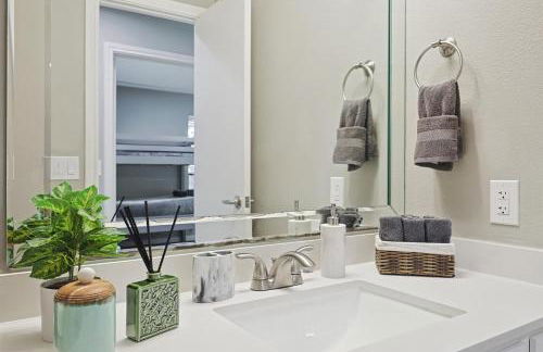 Best of Allen at Fountain Park - 5BD-2BA with Pool - Foto 29