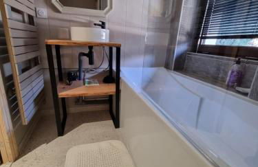 CHALETS JEANNE & ARNOL à Allemond - Grand Domaine Alpe d'Huez - Foto 13