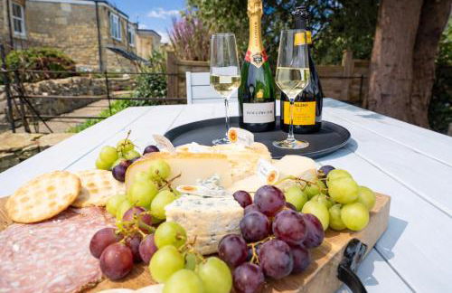 Heron Stays Bath- Historic Pub Retreat, Original Beams, Parking, Sleeps 9, 3 Miles to Bath Central - Photo 61