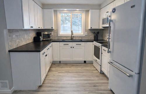 Husky Hideaway Near Pictured Rocks & Trail 8 - Foto 8