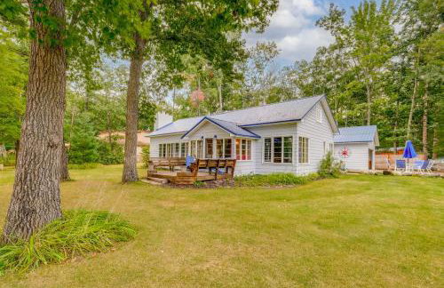 Rapid City Cottage with Patio Near Beach Access! - Foto 26