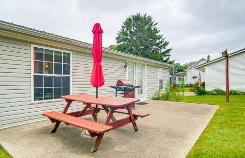 1 Mi to Lake Access Erie Home with Private Backyard - Foto 2