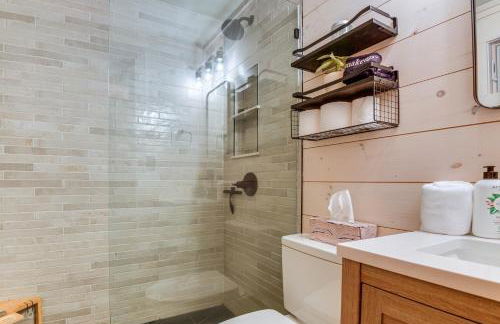 Hike, Ski and Relax Renovated Retreat in Wilmington - Foto 16