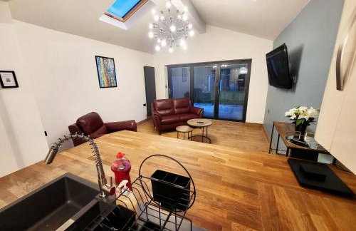 Modern 3-Bed Family Haven wFree Parking - Foto 3