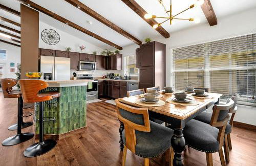 5BR Cottage w Pool & Hot Tub Near Disney - Foto 16