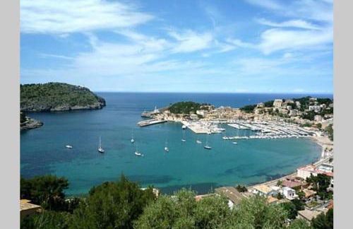 Apartamento en el Puerto de Sóller con gran terraza privada y vistas al mar. Piscina comunitaria. Localizado en un zona tranquila y muy soleada. Wifi gratis disponible. Parking. - Foto 13