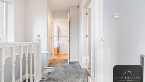 Spacious 4 Bedroom Leeds House - Ideal for Family and Contractors - Free WIFI and Free Parking - Foto 4