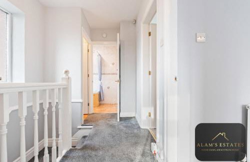 Spacious 4 Bedroom Leeds House - Ideal for Family and Contractors - Free WIFI and Free Parking - Foto 4