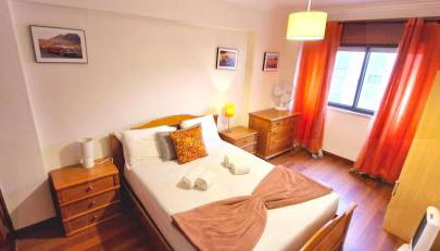 Enjoy Lisbon Cascais Sintra 1200 metres to metro blue line Sintra Rail line Free Parking - Foto 2