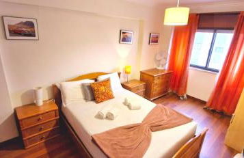 Enjoy Lisbon Cascais Sintra 1200 metres to metro blue line Sintra Rail line Free Parking - Foto 2