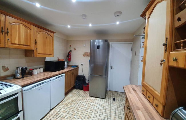 Lovely 5-bed House in Essex - Photo 19