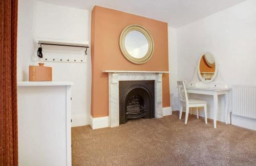 NEW! Luxurious Cottage in Durham by Stay With Us, Ideal for Large Groups & Families, Hot Tub, Sleeps 10! - Foto 39