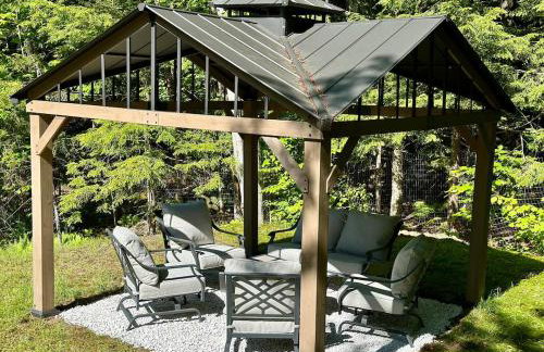 Pet-friendly Rustic Mtn Home PLUS Apt - Foto 14