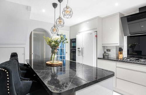 The Roost Group - 8-Bed Home, 5 Mins to M25&A13 - Foto 25