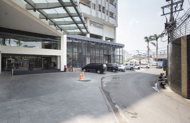 RedDoorz Apartment near Grand City Mall - Foto 27