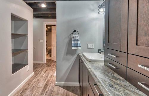 Charming & Cozy Chalet; Minutes to Shanty Creek! - Foto 42