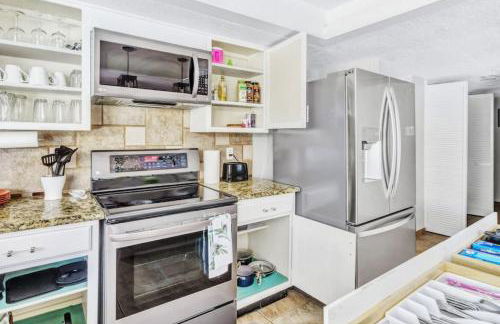 Jacuzzi & Pool House w/Game Room + Fire table - Foto 20