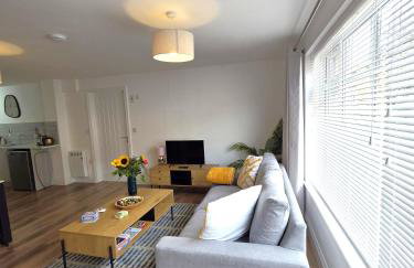 Modern One Bed Flat at Dawe Luxury Suites - An Entire Apartment near Ely Cathedral & Train Station - The Perfect Gateway to Explore Ely, Cambridge, Norfolk & London - Sleeps up to 4 - Photo 4