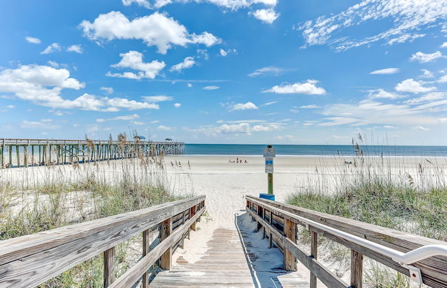 Beach Condo Miles-long Views Sand and Sea, Access to Private Fishing Pier by RedAwning - Foto 29