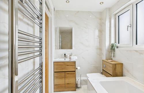 Luxury Beach Stay with Hot Tub - Foto 37