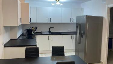 New - MiJa basement Loft Apartment steps from Beach - perfect for Sun and Sport Seekers - Foto 4, stove, minibar