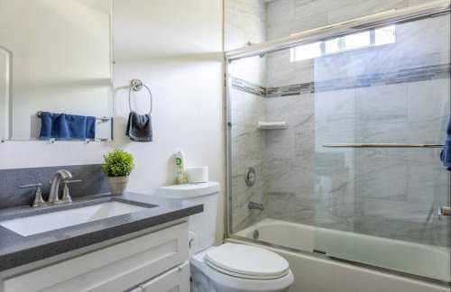 Cheerful 5BR house with parking near USC - Photo 33