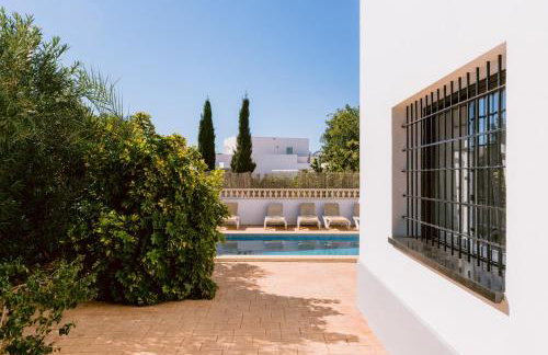 Villa Torres 10 minute walk from Playa den Bossa - Photo 5