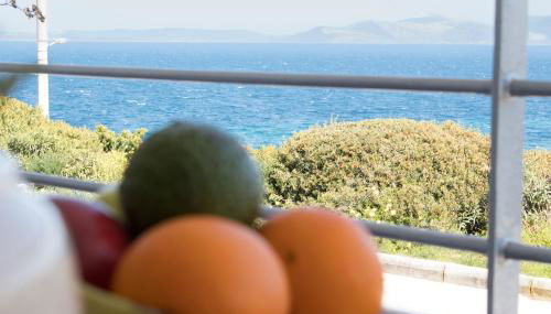 Rafina's PARADISE VIEW!!Walking access to the Port!!! Amazing Seaview!!!Steps from the Beach, 2 min walk!!WIFI 300Mbps! The Lux Seaside Retreat! - Foto 4